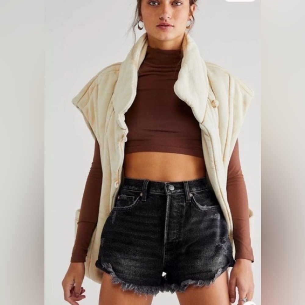 Free People Lasso High Rise Black Wash Raw Hem Distressed Denim Shorts Size 25 - Picture 2 of 15